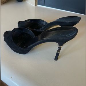 Exquisite heels on a basic black Gucci mule!